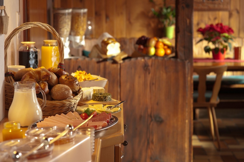 boulangerie-OPIO-min_breakfast_buffet_food_restaurant_meal_hotel_plate_fresh-718745