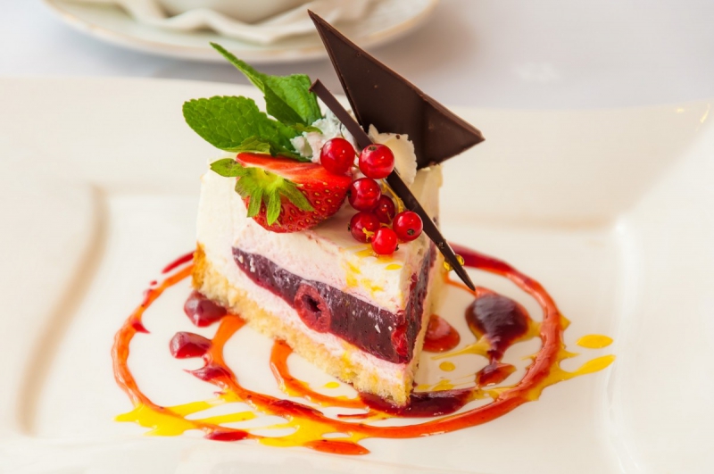 boulangerie-OPIO-min_the_cake_dessert_eating_bun_colorful_sweet_dish_taste_cake_with_cream-941034